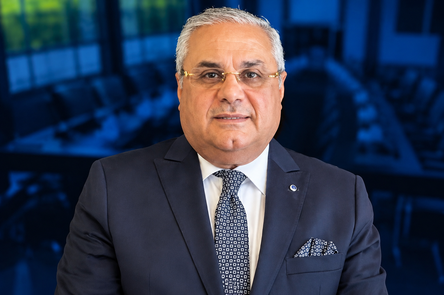 السيد الدكتور \ هاشم السيد مساعد رئيس الوزراء والرئيس التنفيذى لوحدة الشركات المملوكة للدولة